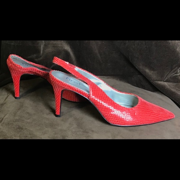 BRAND NEW Leather Feet First High Heels - Picture 2 of 2